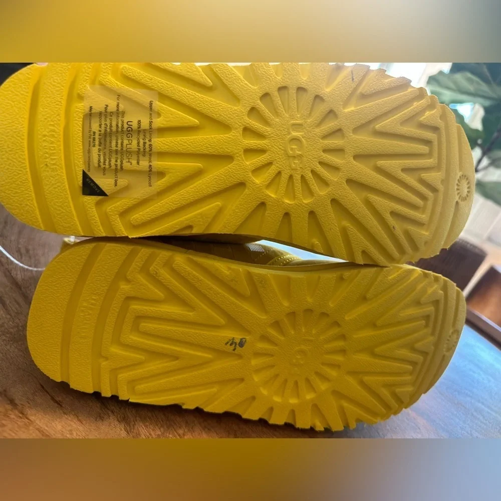 NEW Neumel Scatter Graphic Canary(yellow) size 10